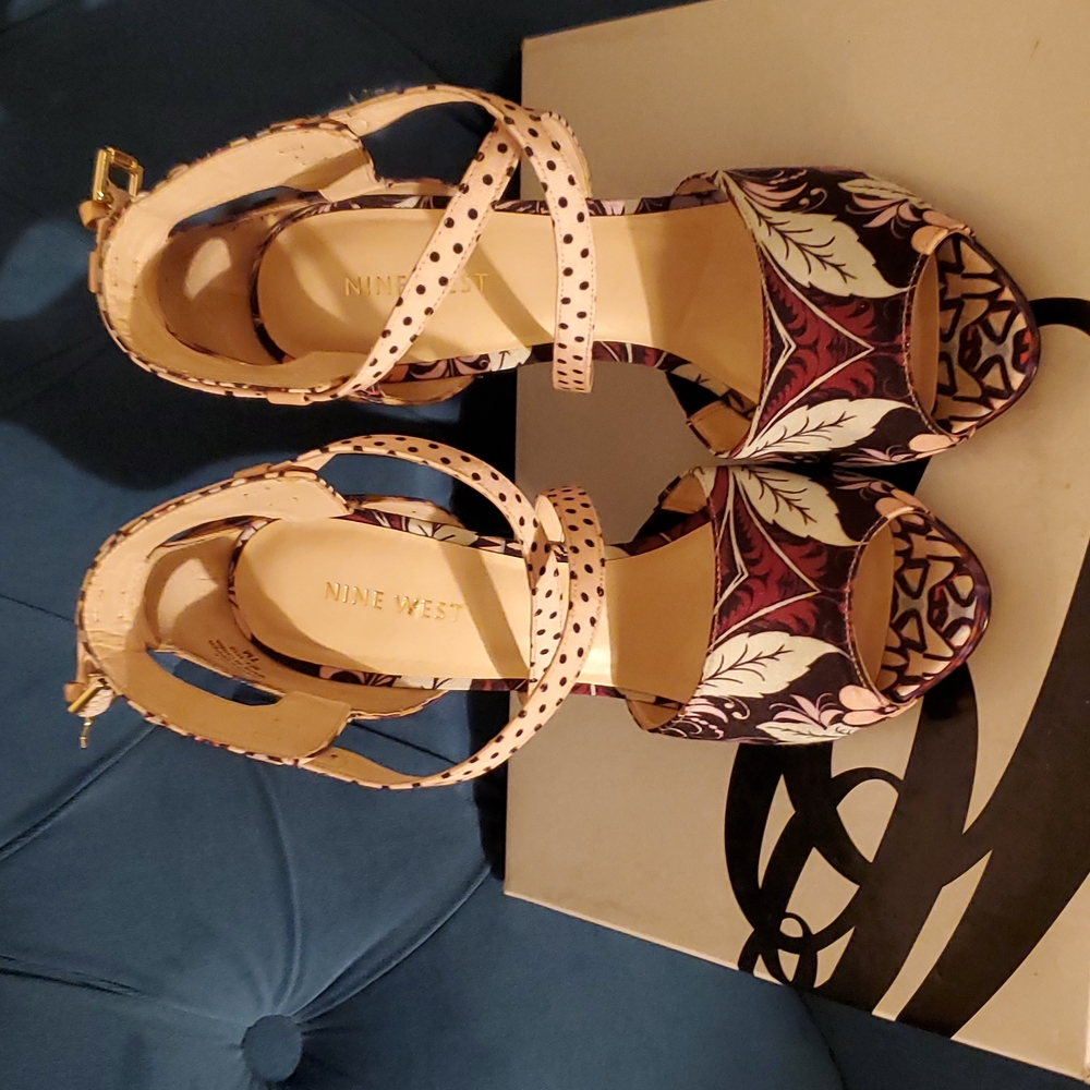Nine West 5" heels size 7 very narrow multi color only worn twice.